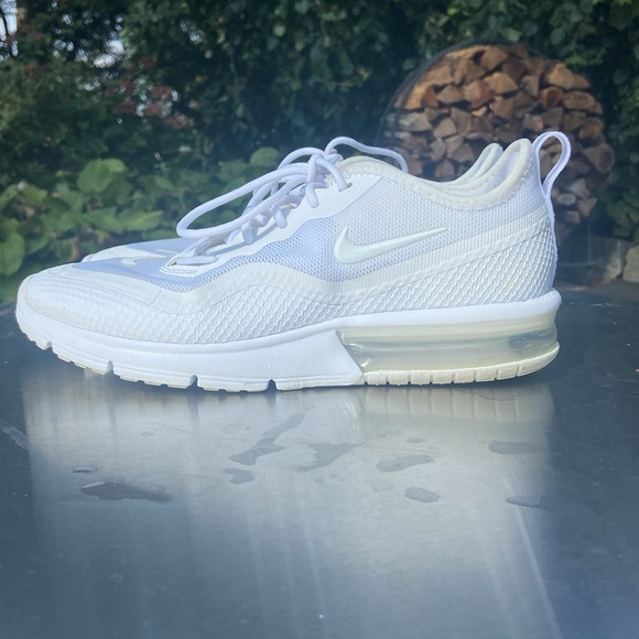 Nike Shoes - Women’s Nike Airmax sneaker, size 7.5